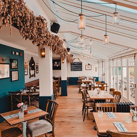 The Swan Hotel Staines-upon-Thames Esterno foto