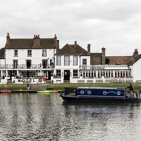 The Swan Hotel Staines-upon-Thames Esterno foto