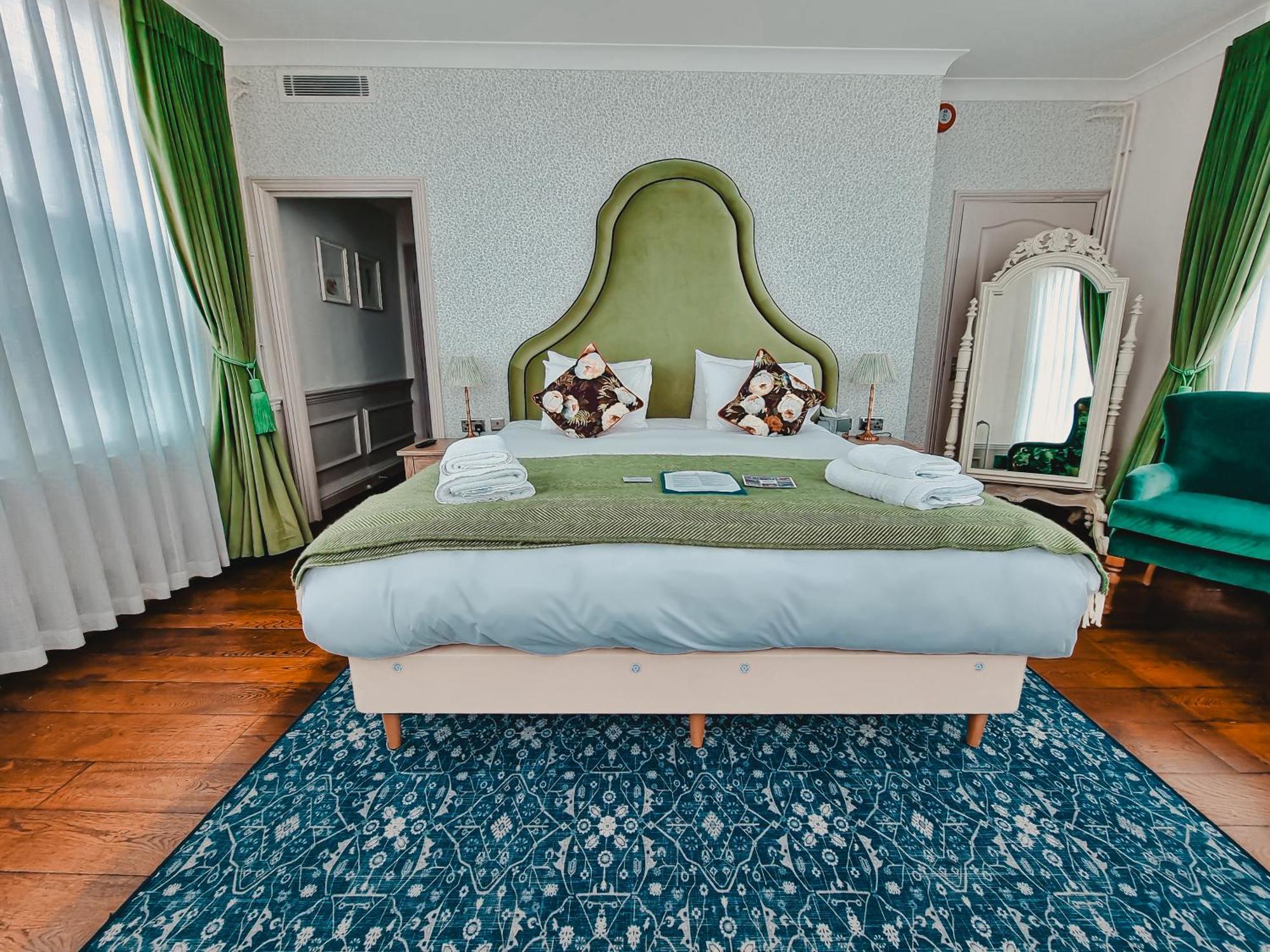 The Swan Hotel Staines-upon-Thames Esterno foto