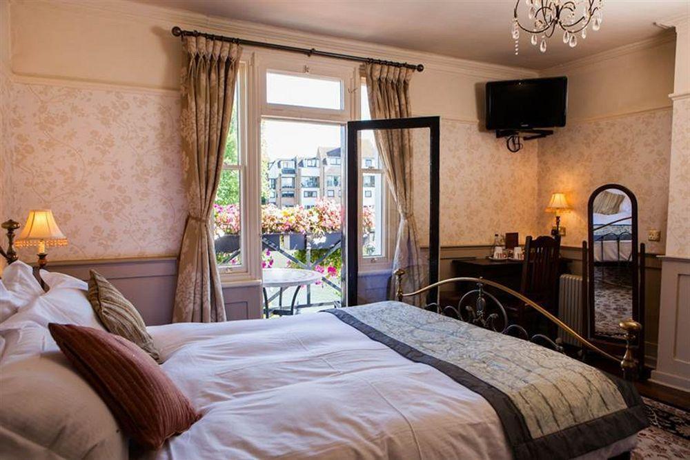 The Swan Hotel Staines-upon-Thames Esterno foto