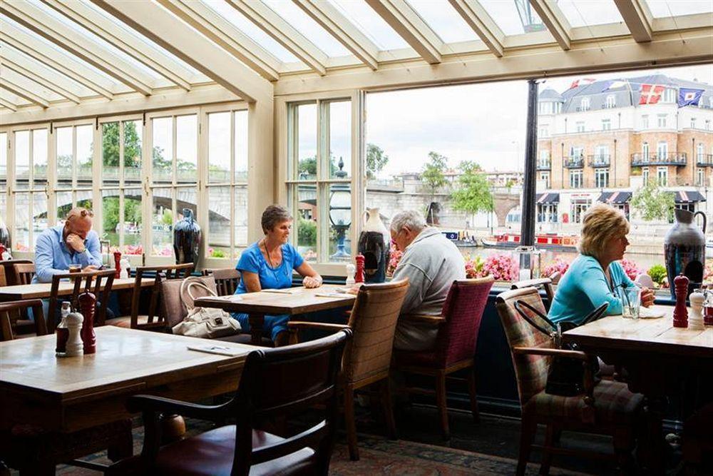 The Swan Hotel Staines-upon-Thames Esterno foto