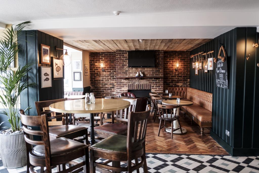 The Swan Hotel Staines-upon-Thames Esterno foto