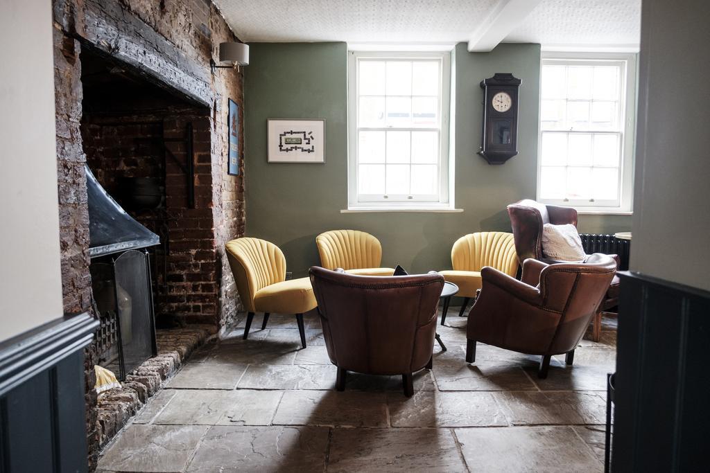 The Swan Hotel Staines-upon-Thames Esterno foto