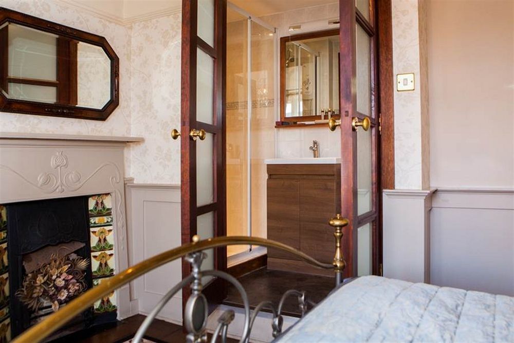 The Swan Hotel Staines-upon-Thames Esterno foto
