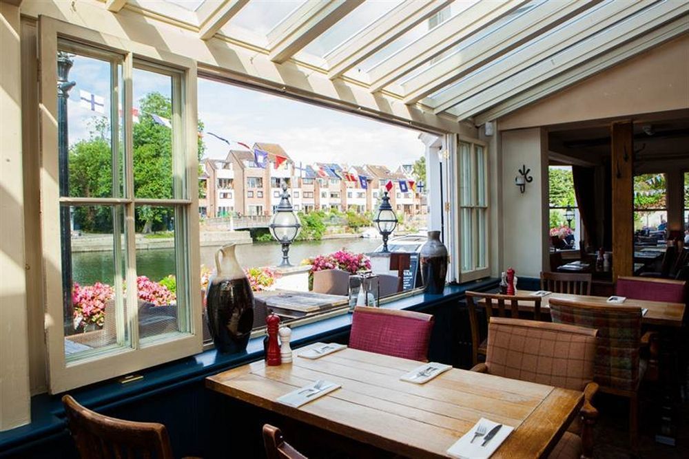 The Swan Hotel Staines-upon-Thames Esterno foto