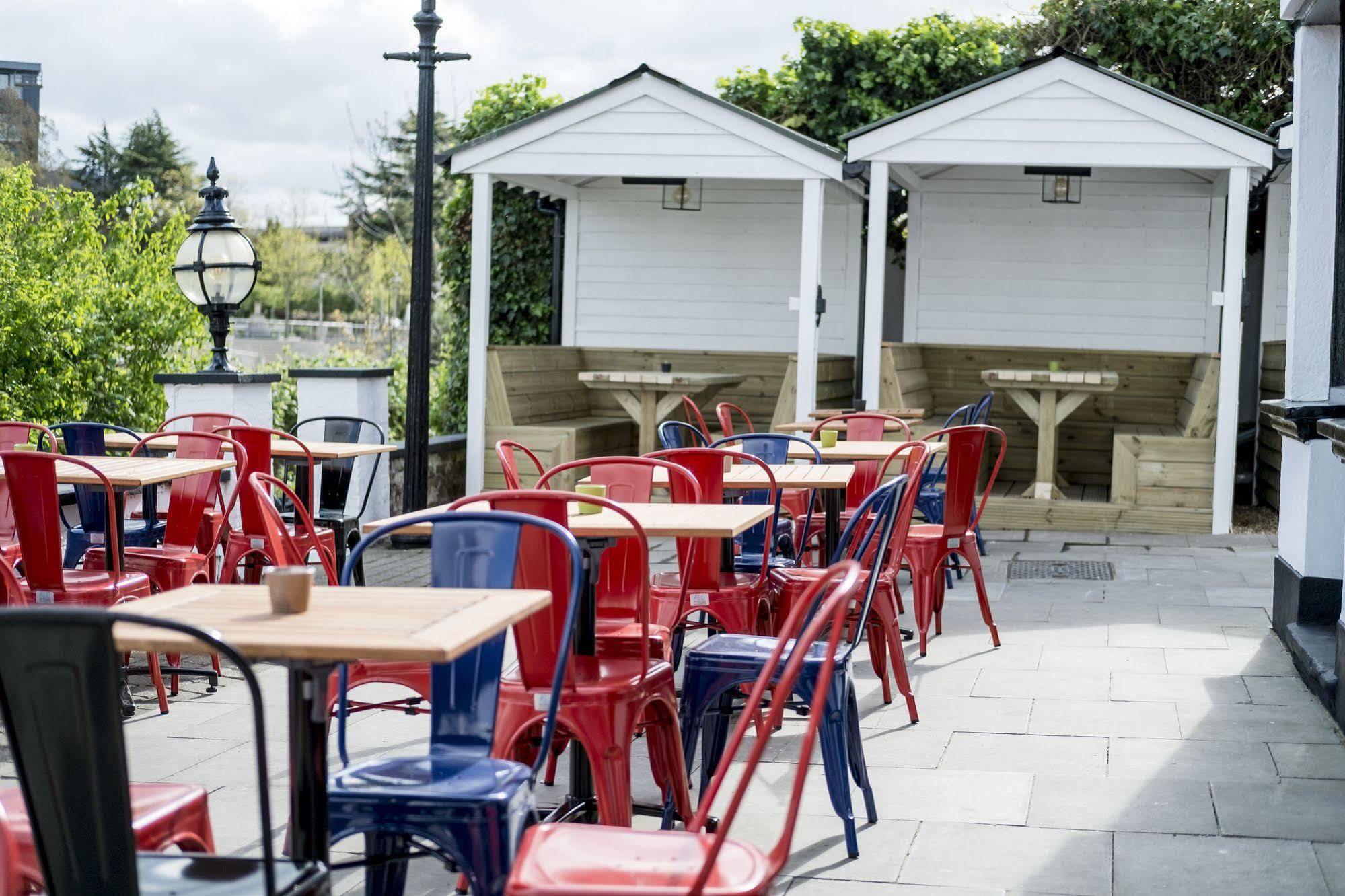 The Swan Hotel Staines-upon-Thames Esterno foto