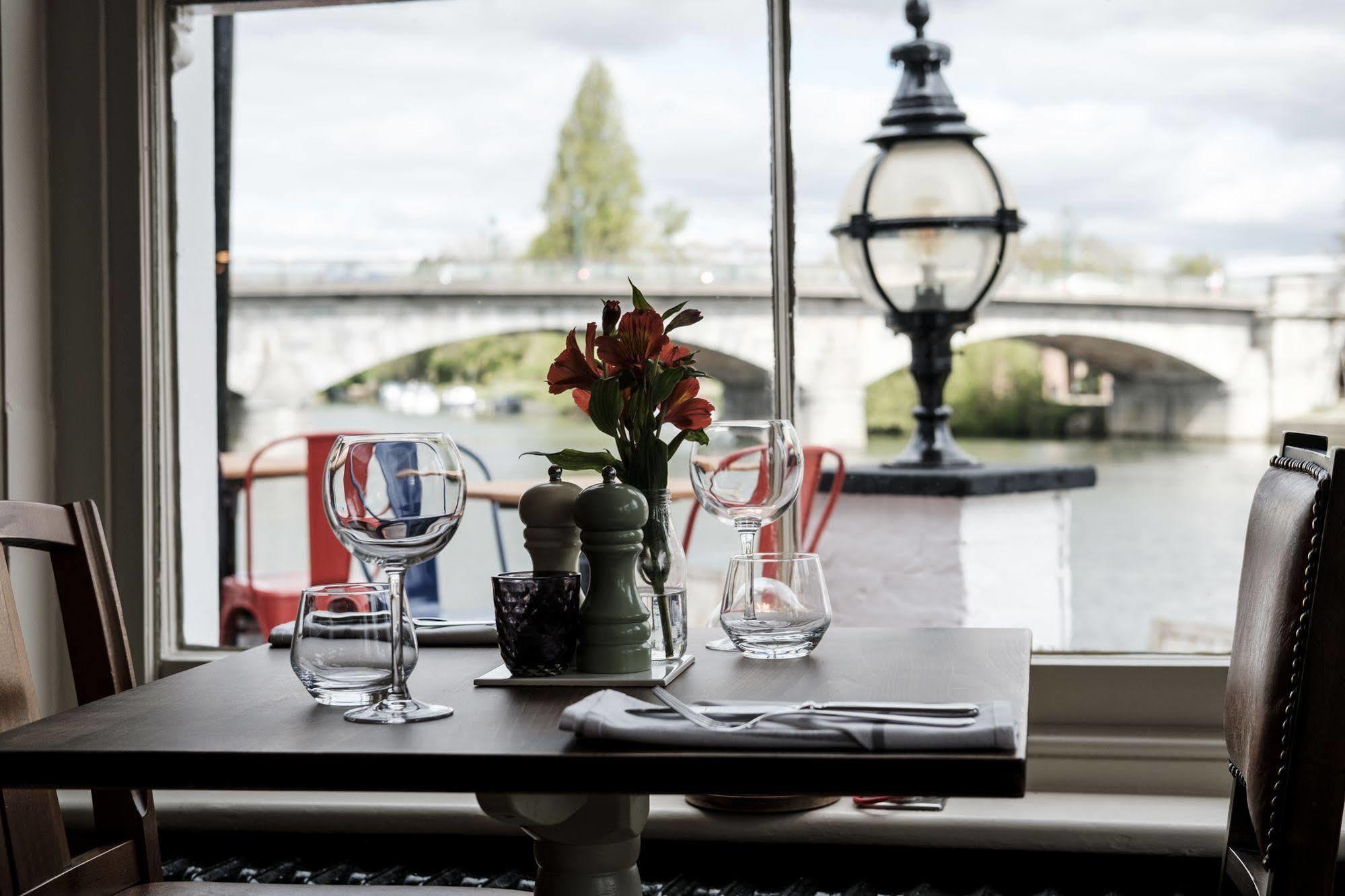 The Swan Hotel Staines-upon-Thames Esterno foto
