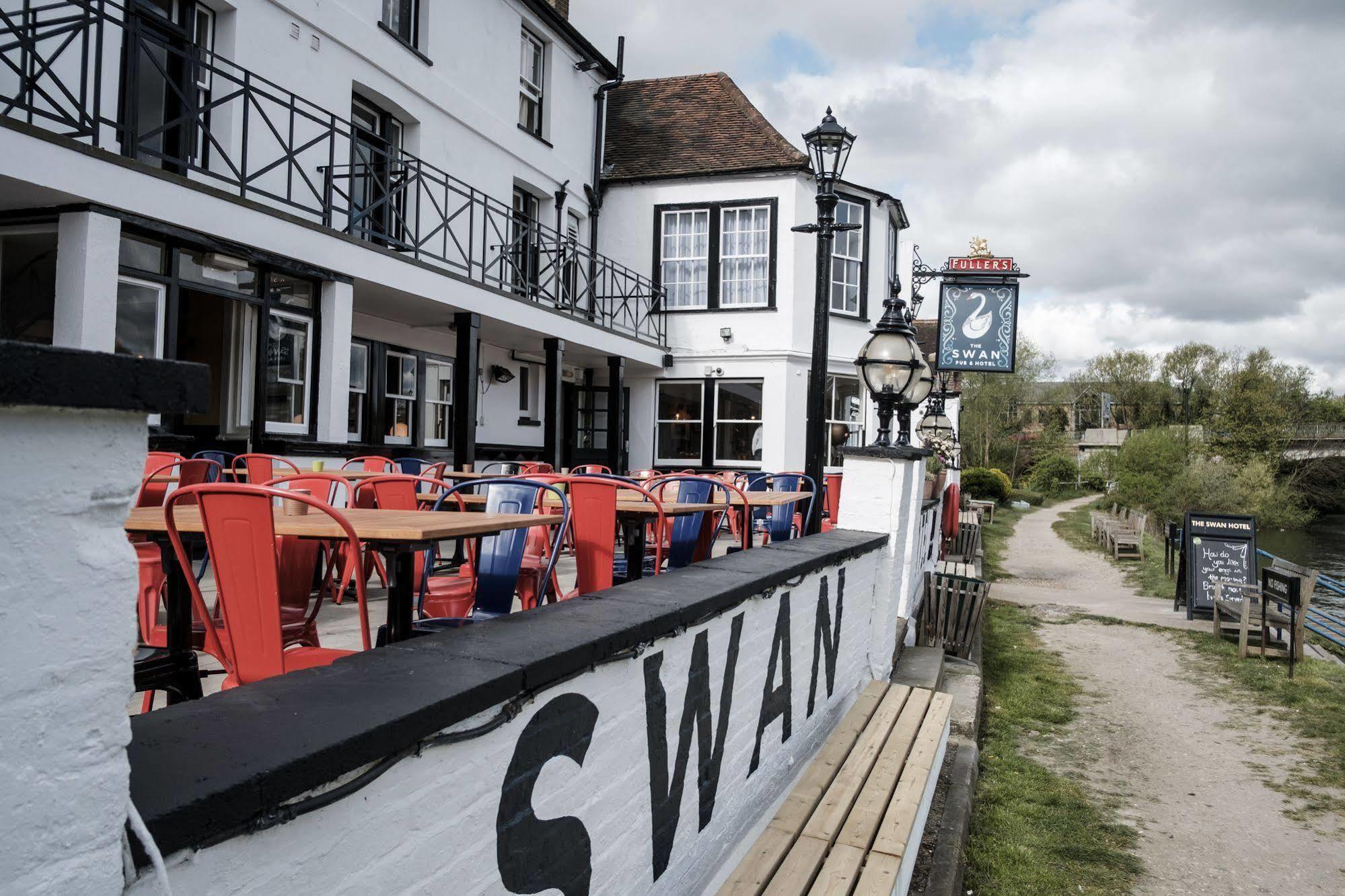 The Swan Hotel Staines-upon-Thames Esterno foto