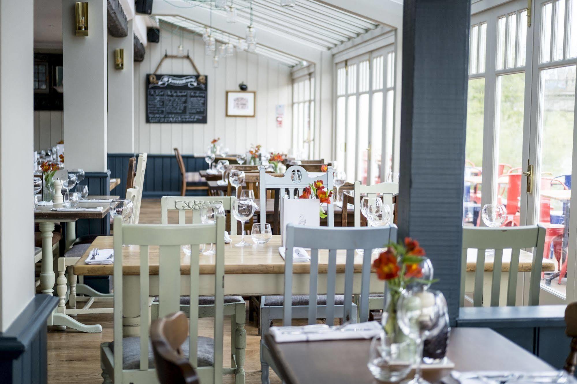 The Swan Hotel Staines-upon-Thames Esterno foto