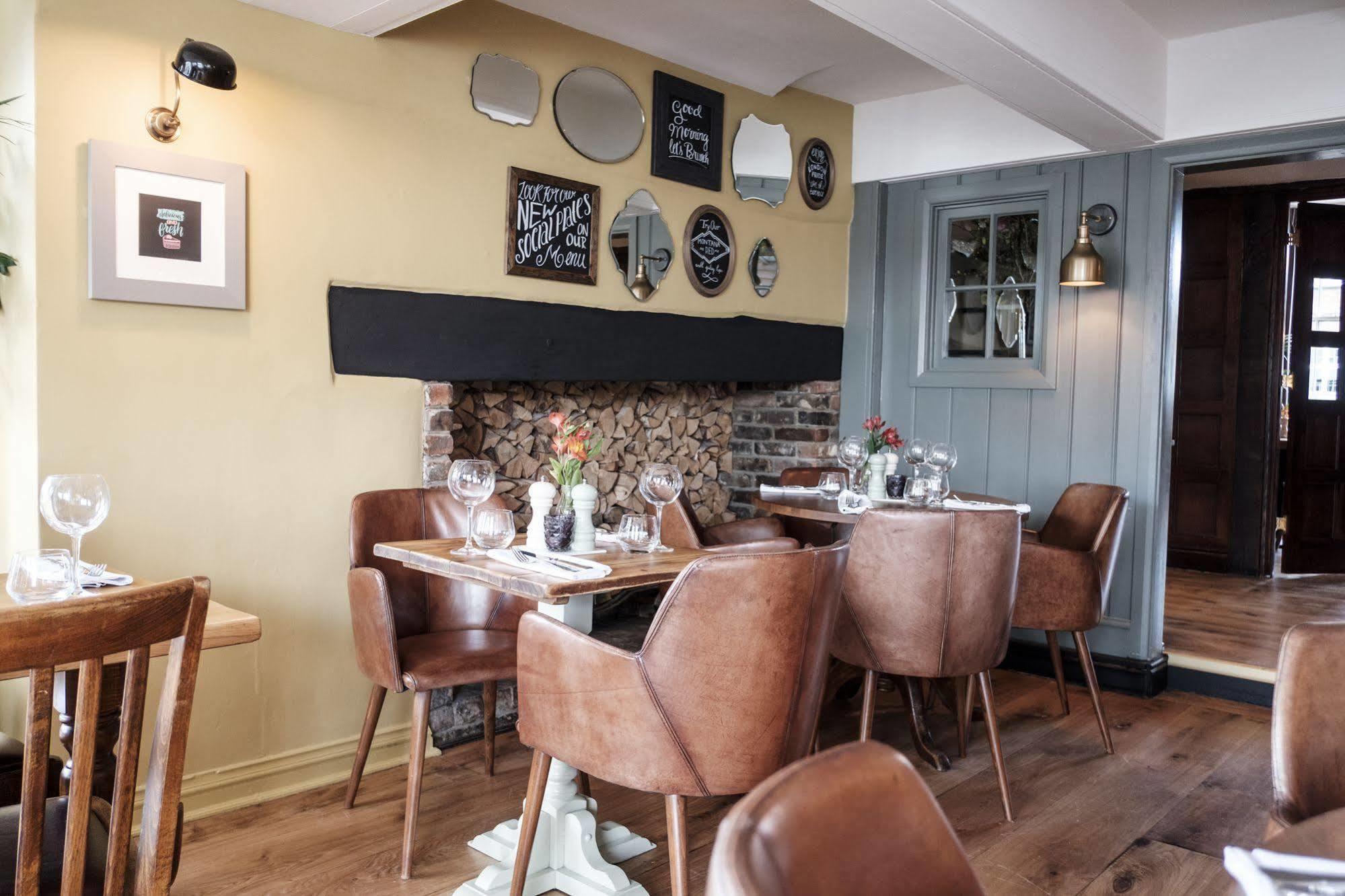 The Swan Hotel Staines-upon-Thames Esterno foto