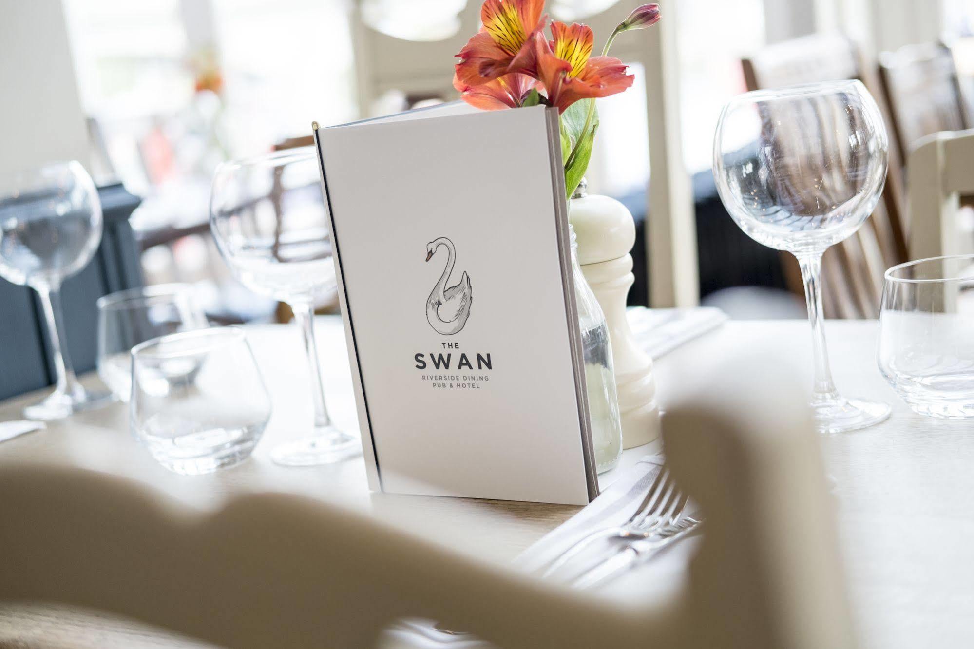 The Swan Hotel Staines-upon-Thames Esterno foto