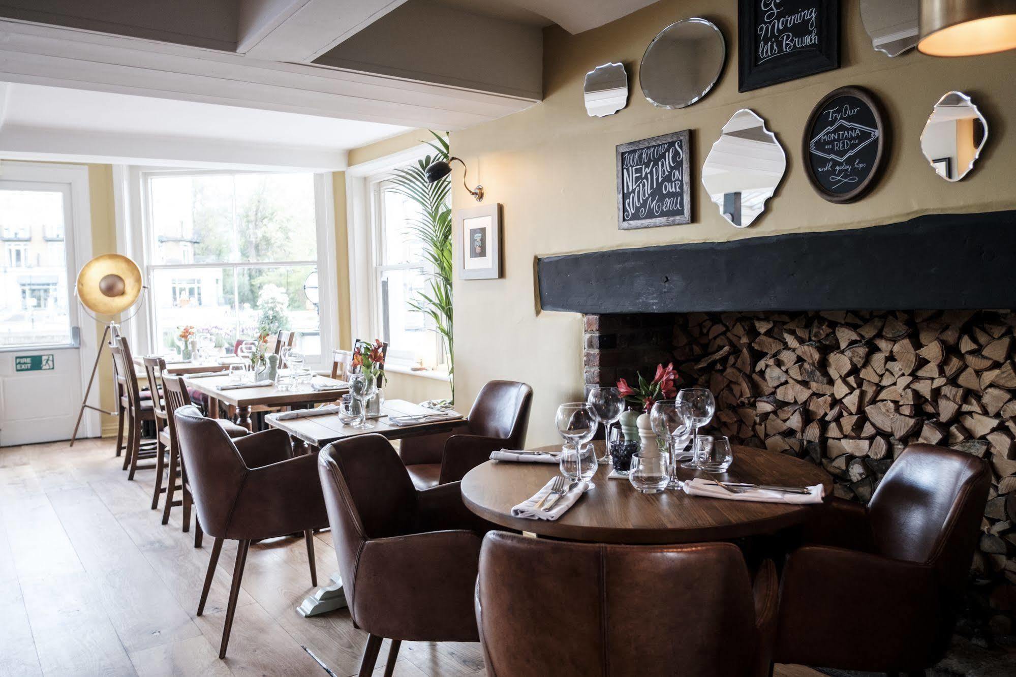 The Swan Hotel Staines-upon-Thames Esterno foto