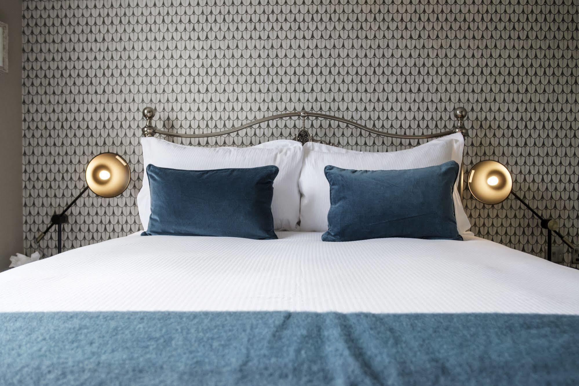 The Swan Hotel Staines-upon-Thames Esterno foto