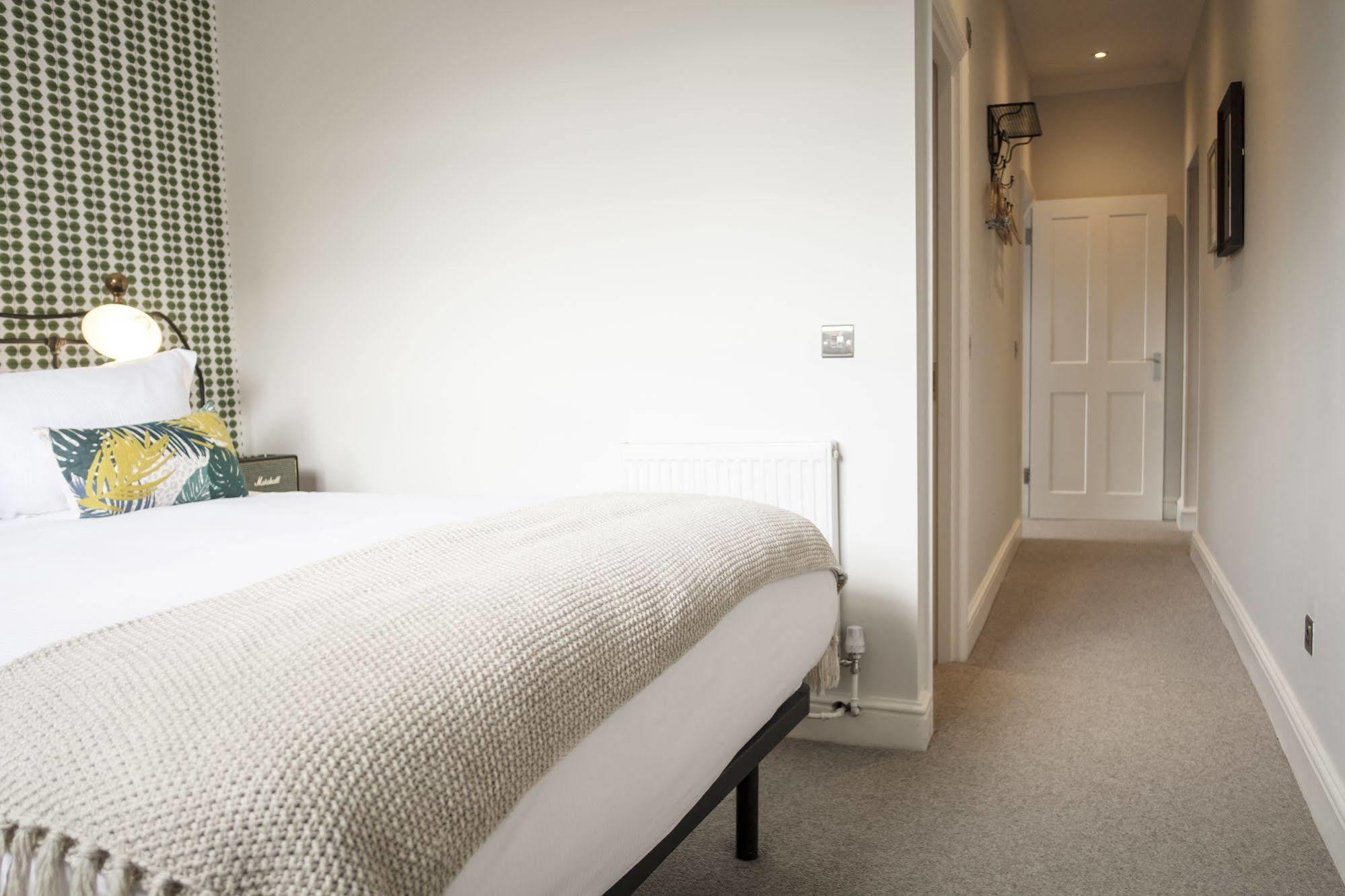 The Swan Hotel Staines-upon-Thames Esterno foto