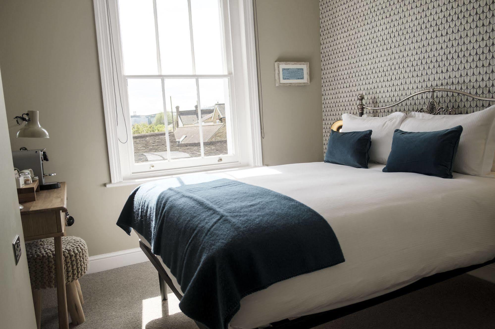 The Swan Hotel Staines-upon-Thames Esterno foto