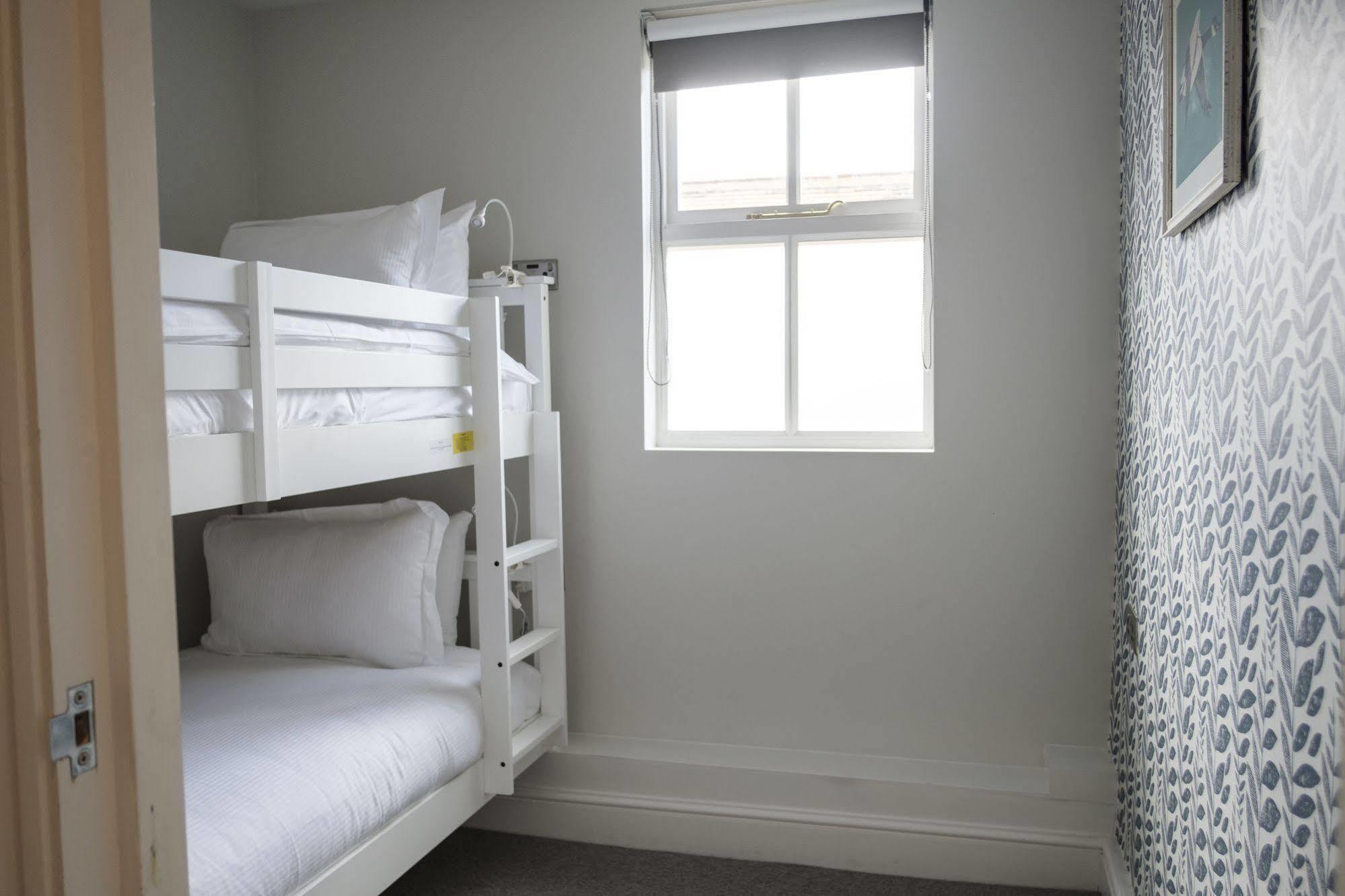 The Swan Hotel Staines-upon-Thames Esterno foto