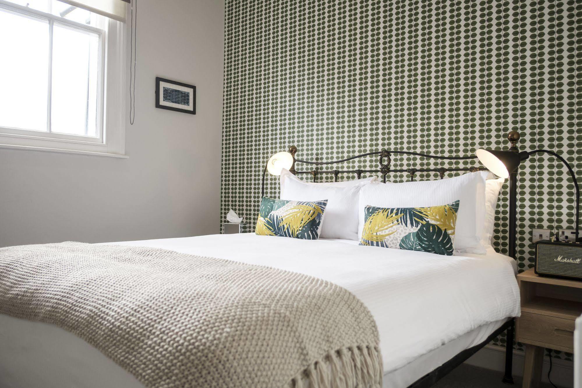 The Swan Hotel Staines-upon-Thames Esterno foto