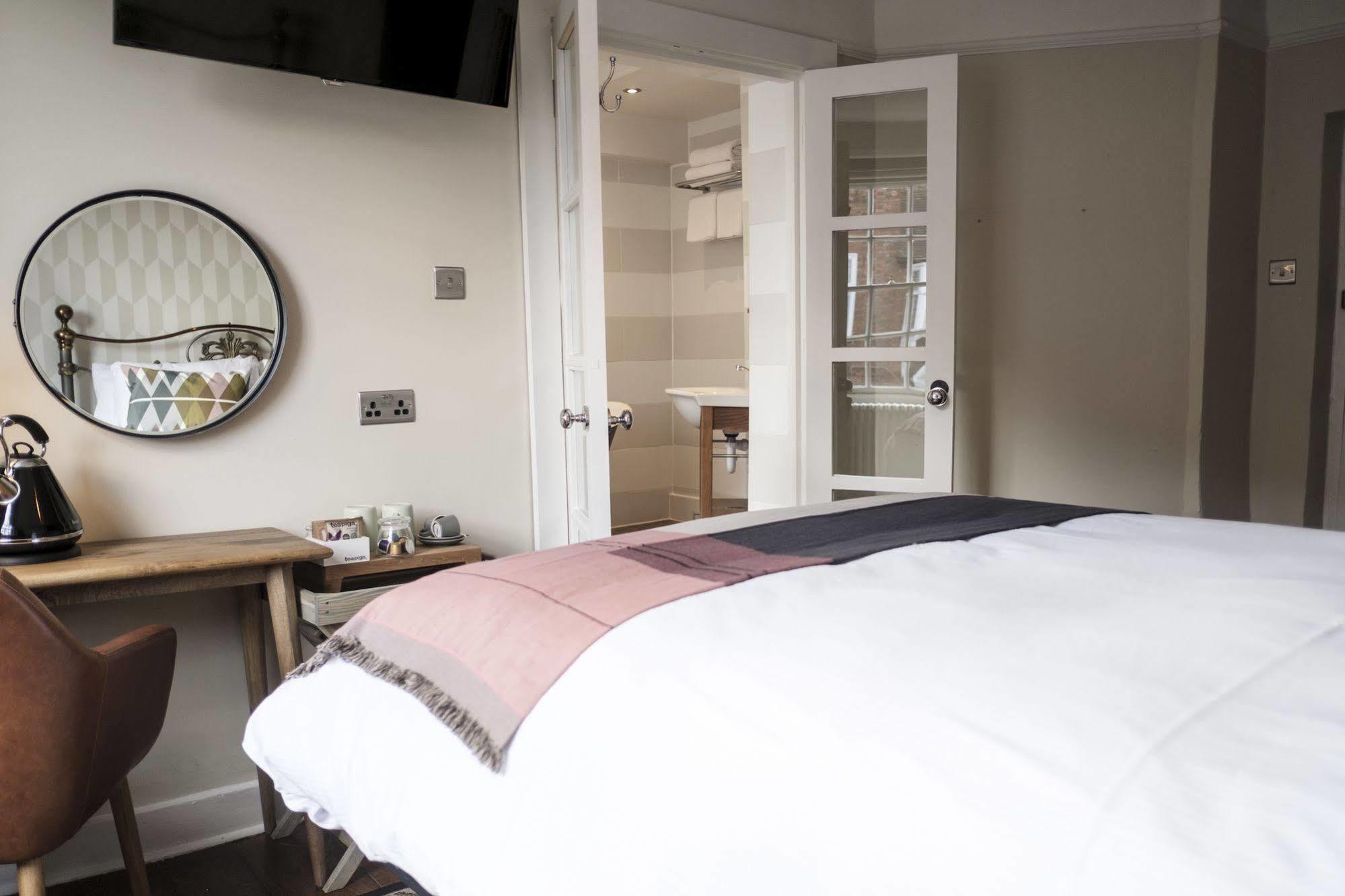 The Swan Hotel Staines-upon-Thames Esterno foto