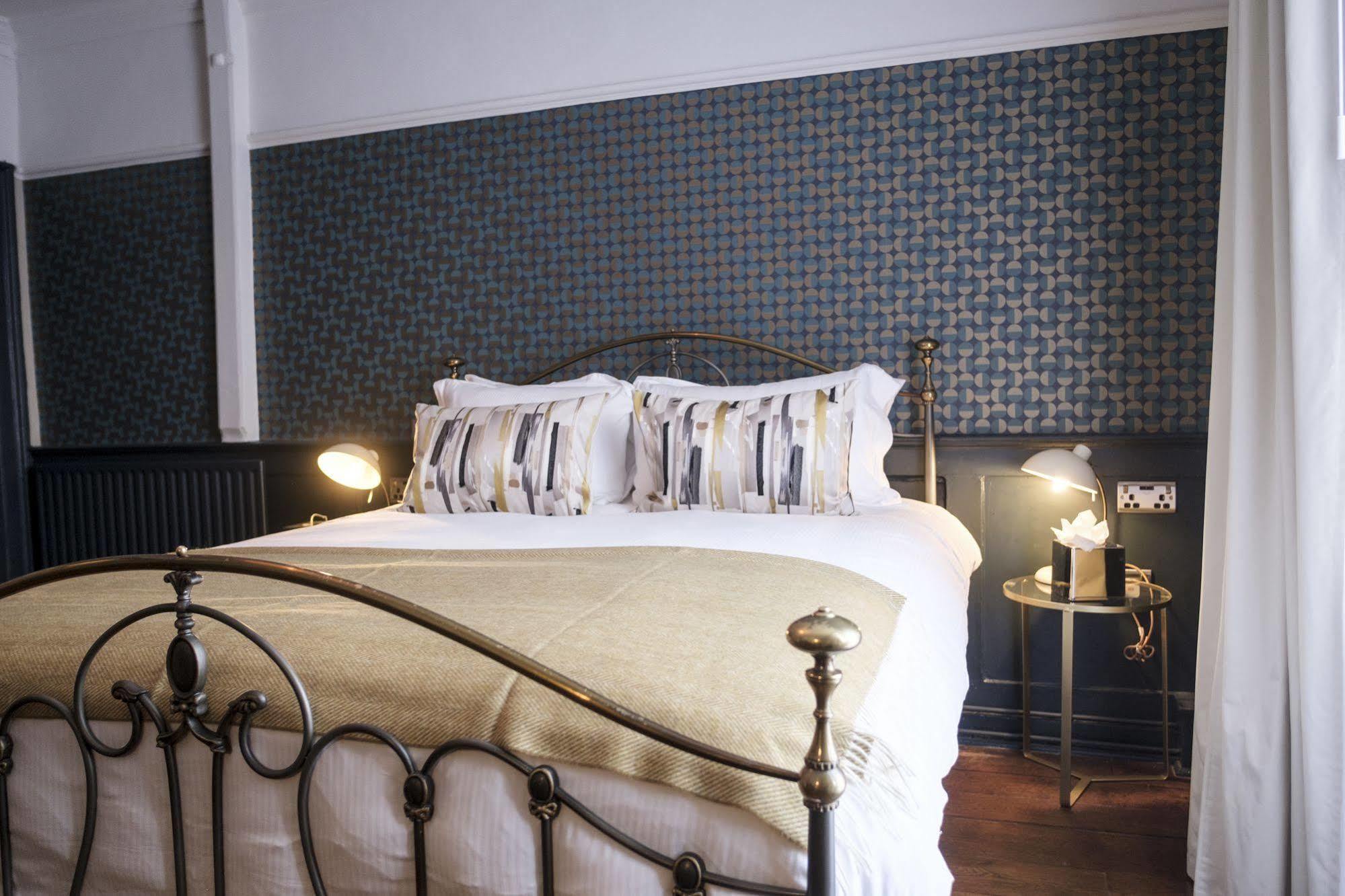 The Swan Hotel Staines-upon-Thames Esterno foto