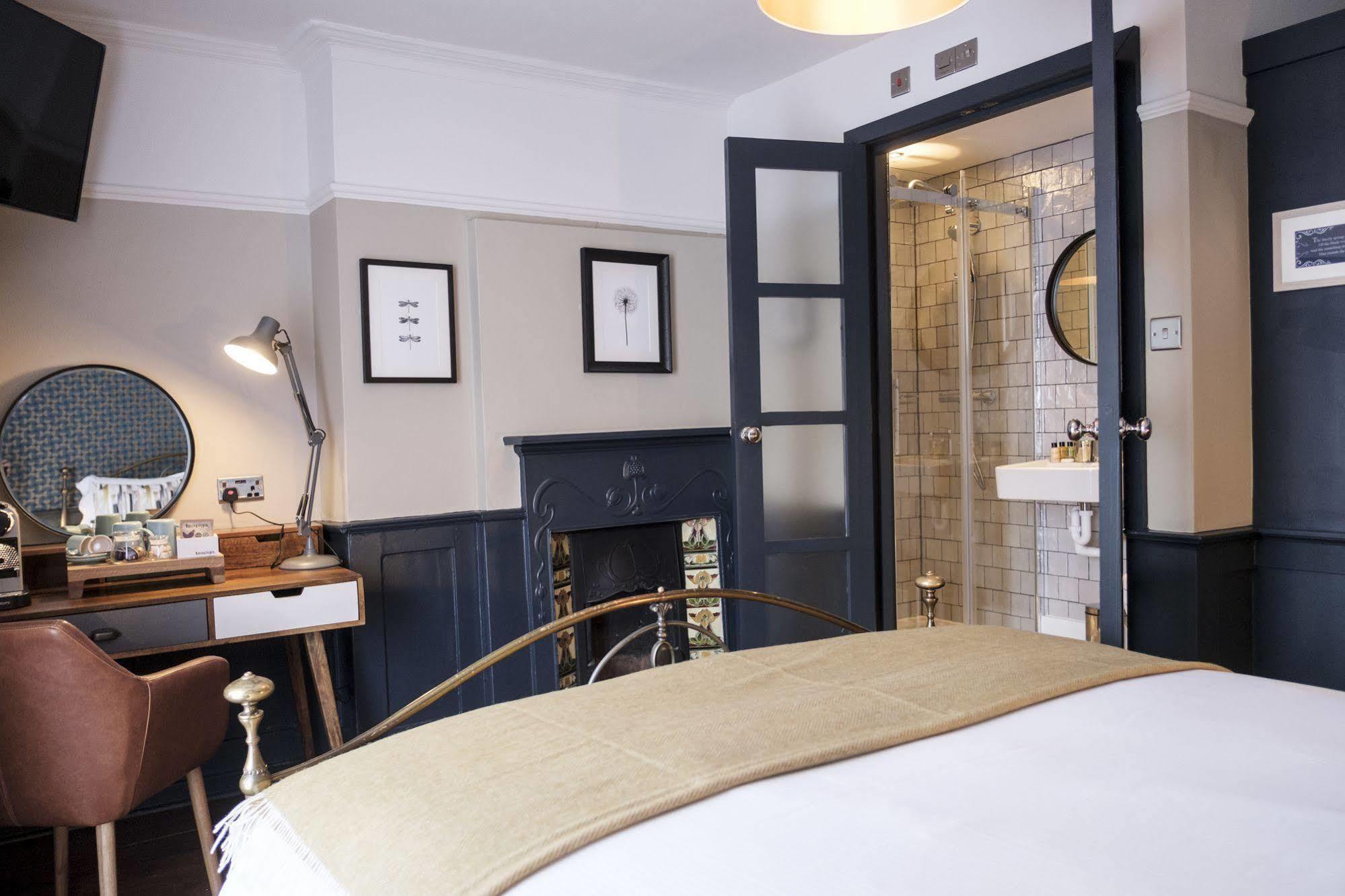 The Swan Hotel Staines-upon-Thames Esterno foto