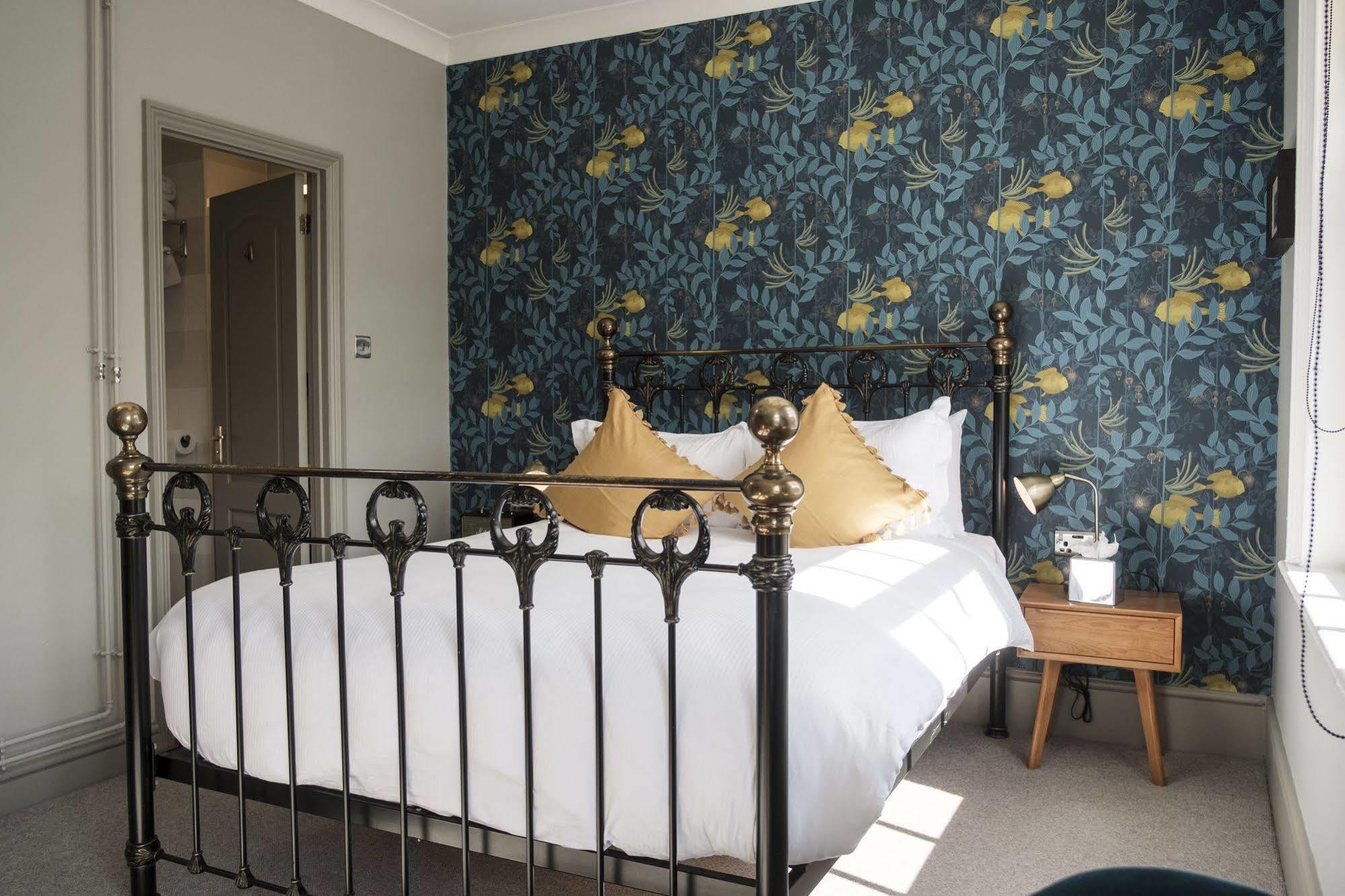The Swan Hotel Staines-upon-Thames Esterno foto